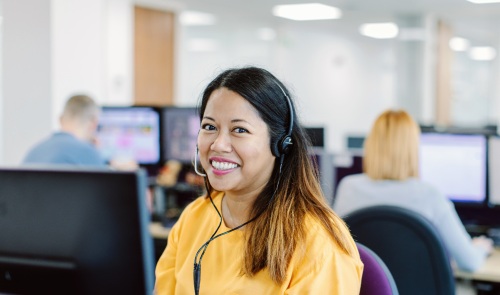 StepChange advisor at her computer